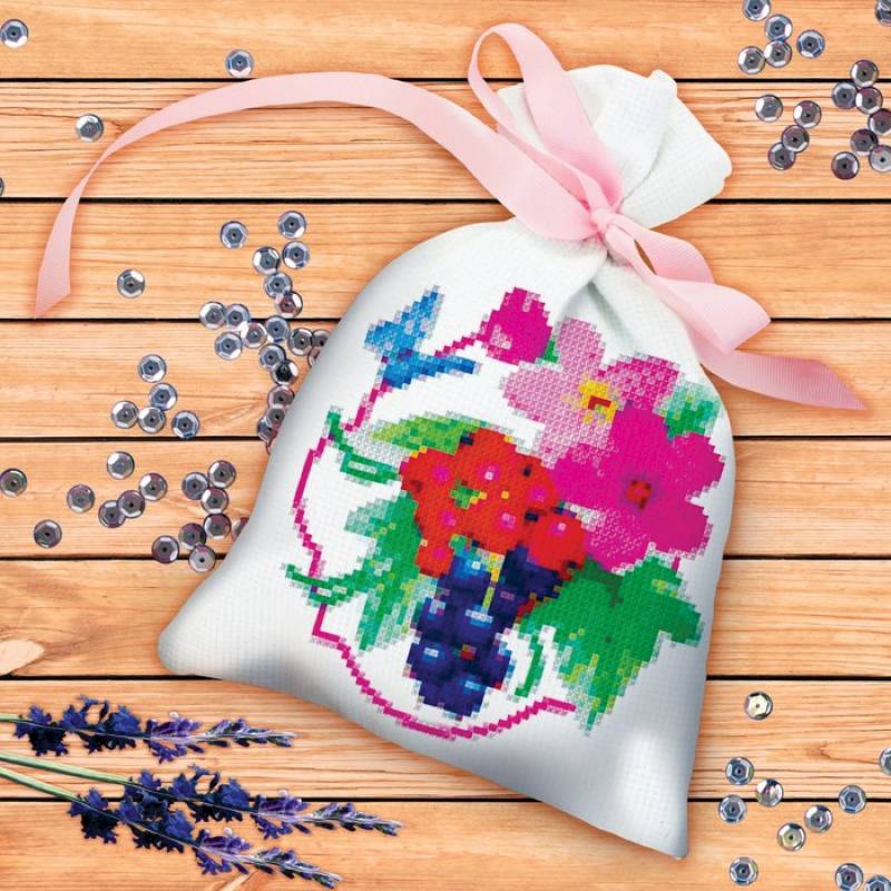 Вышивка крестиком на мешочке 'Ягода'